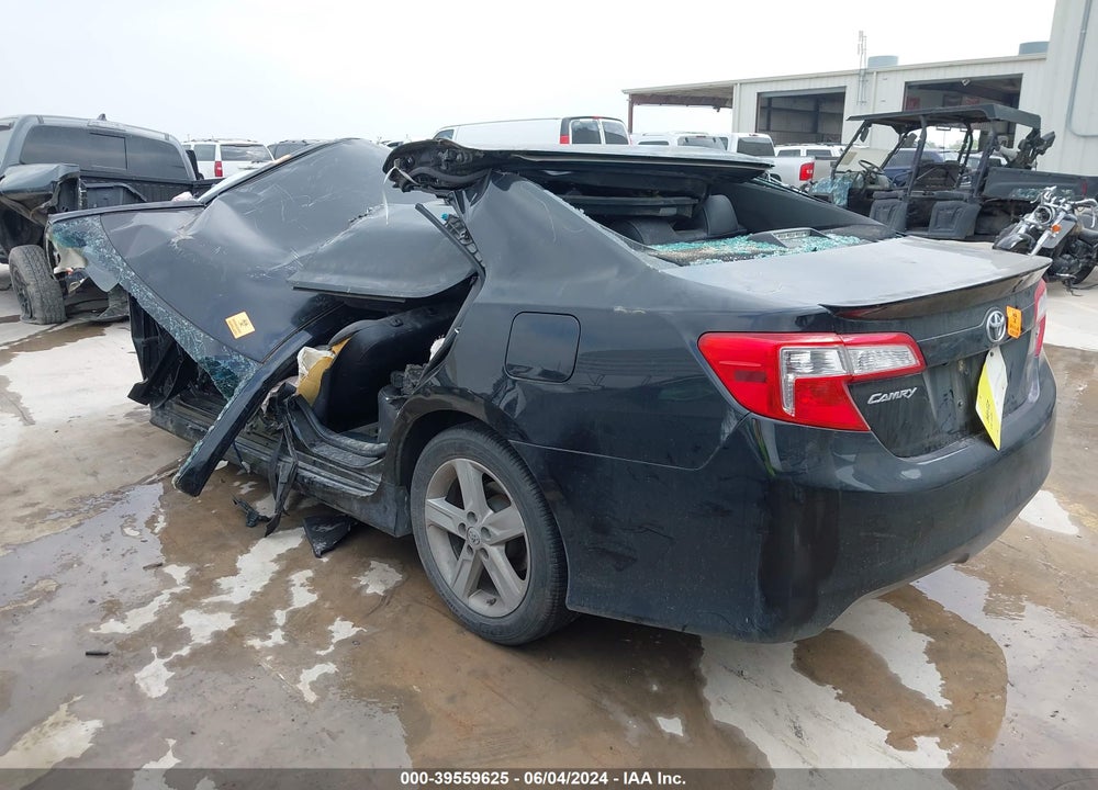 2014 TOYOTA CAMRY SE VIN: 4T1BF1FK2EU828536