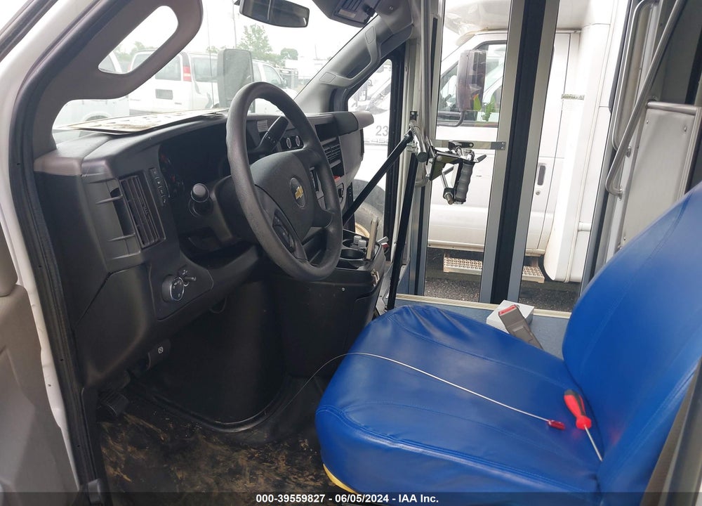 2017 CHEVROLET EXPRESS CUTAWAY 4500 SERIES VIN: 1HA6GUBG8HN009272