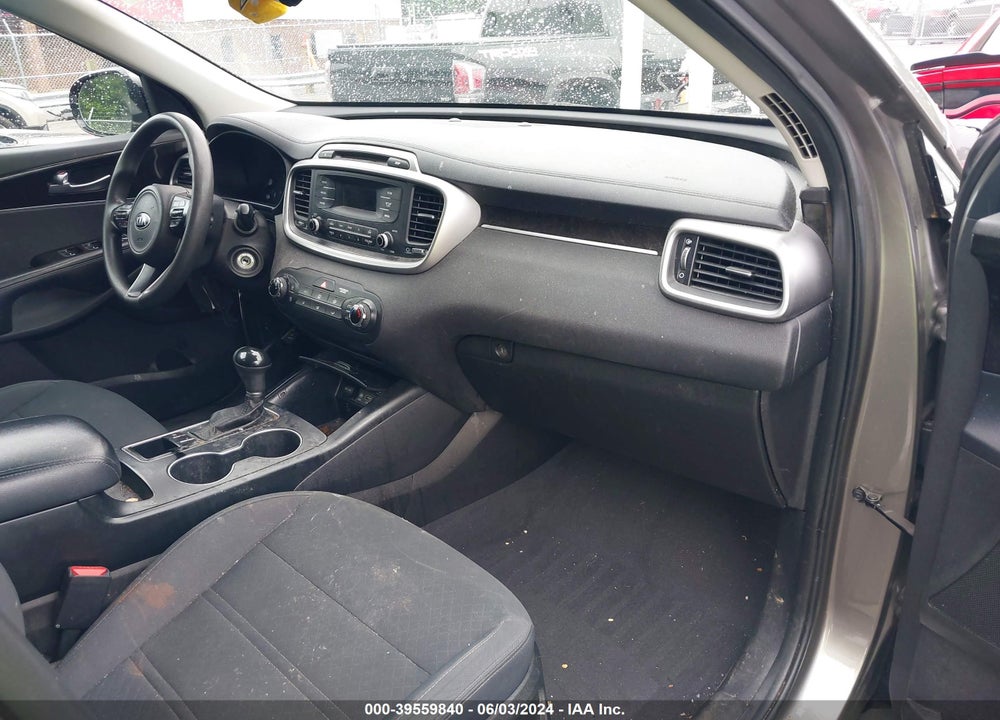 2016 KIA SORENTO 2.4L L VIN: 5XYPG4A35GG090390