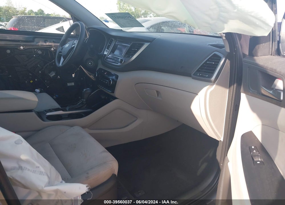 2017 HYUNDAI TUCSON SE VIN: KM8J3CA42HU499365