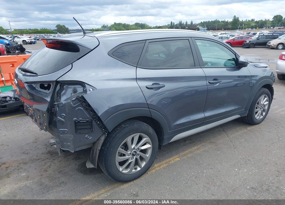 2017 HYUNDAI TUCSON SE VIN: KM8J3CA45HU445560