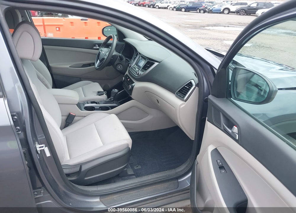 2017 HYUNDAI TUCSON SE VIN: KM8J3CA45HU445560