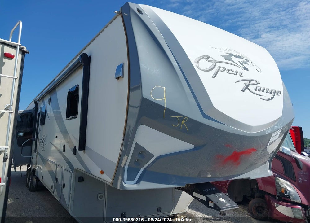 2018 HIGHLAND RIDGE ROAME 371MBH VIN: 58TCH0BV8J3RF3075