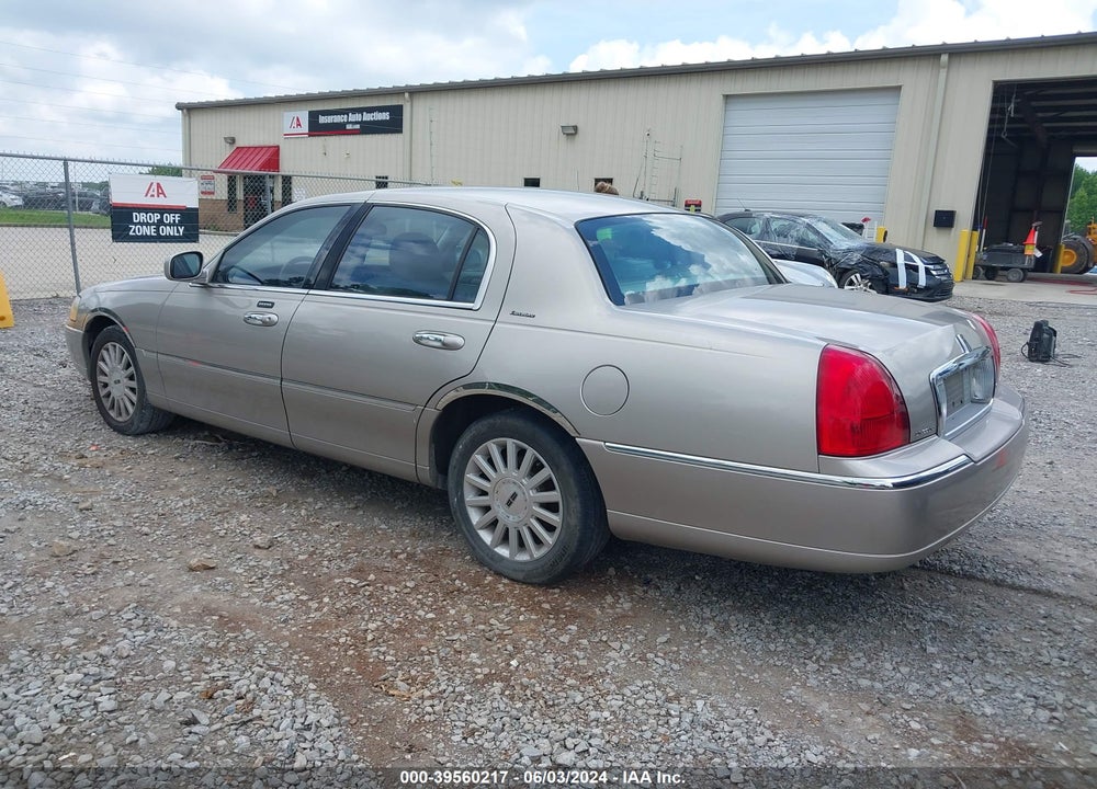 2003 LINCOLN TOWN CAR EXECUTIVE VIN: 1LNHM81W03Y634581