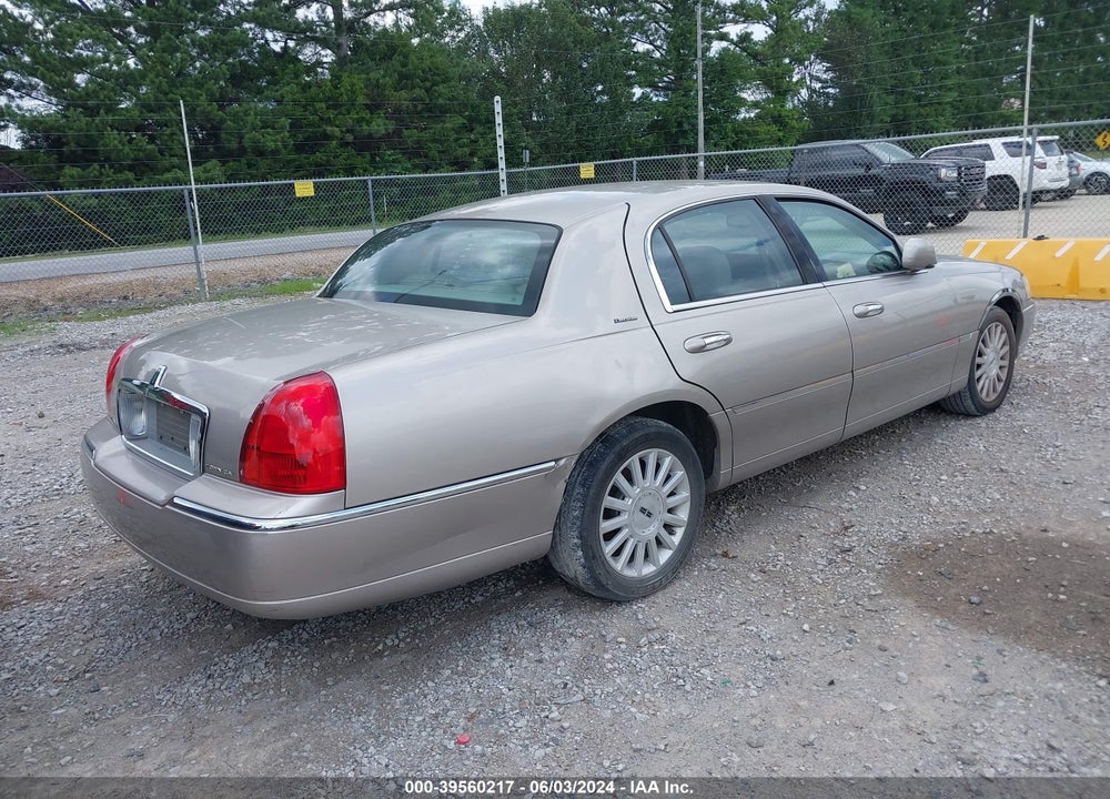 2003 LINCOLN TOWN CAR EXECUTIVE VIN: 1LNHM81W03Y634581
