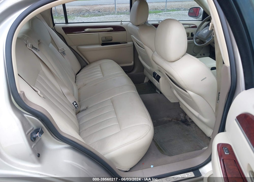 2003 LINCOLN TOWN CAR EXECUTIVE VIN: 1LNHM81W03Y634581