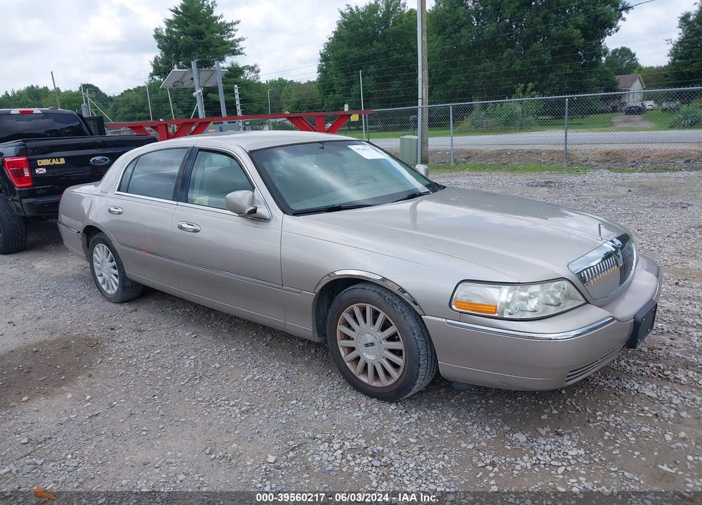 2003 LINCOLN TOWN CAR EXECUTIVE VIN: 1LNHM81W03Y634581