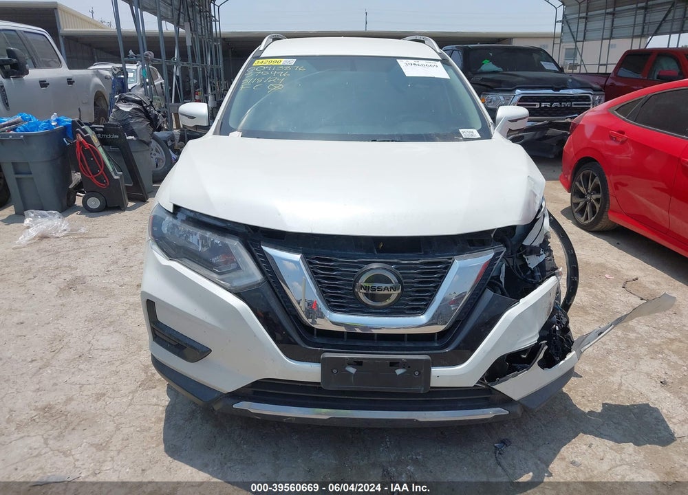2018 NISSAN ROGUE VIN: KNMAT2MT6JP575496