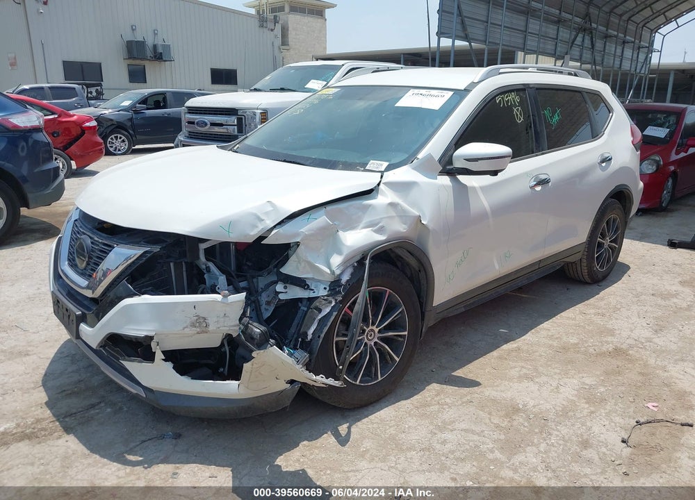 2018 NISSAN ROGUE VIN: KNMAT2MT6JP575496