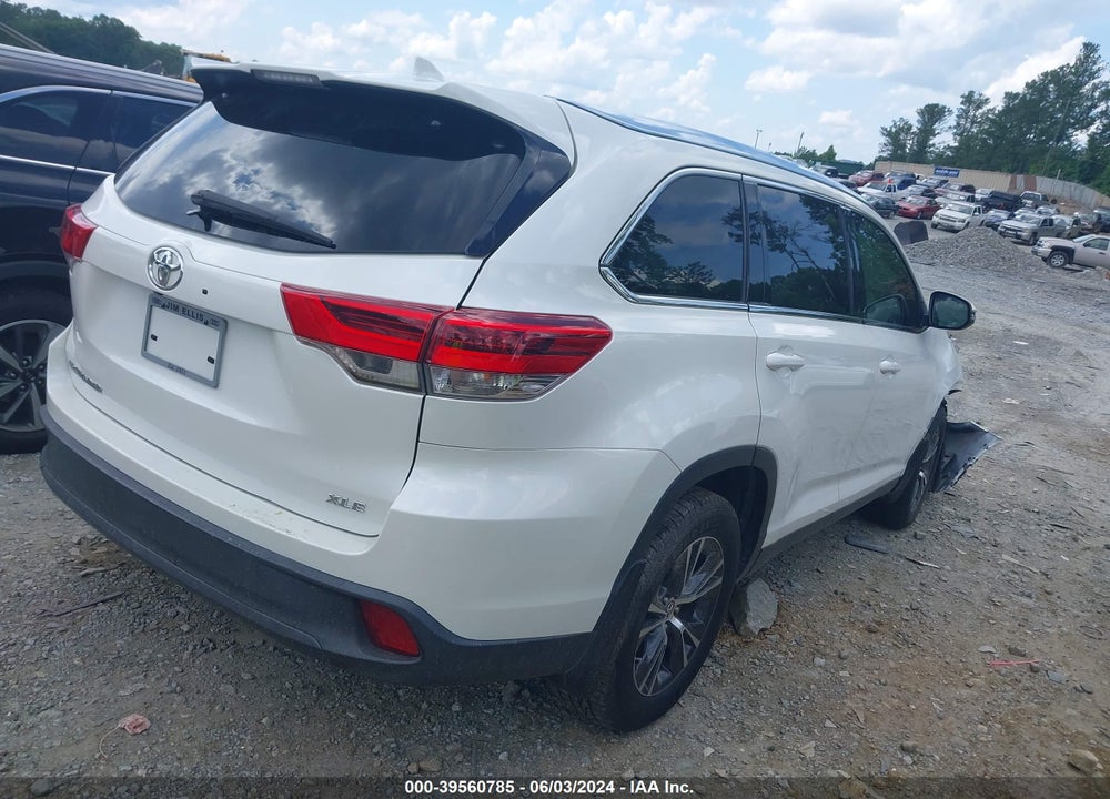 2019 TOYOTA HIGHLANDER XLE VIN: 5TDKZRFH3KS321529