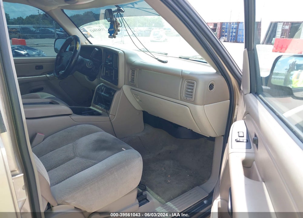 2005 CHEVROLET TAHOE LS VIN: 1GNEK13T95J225392