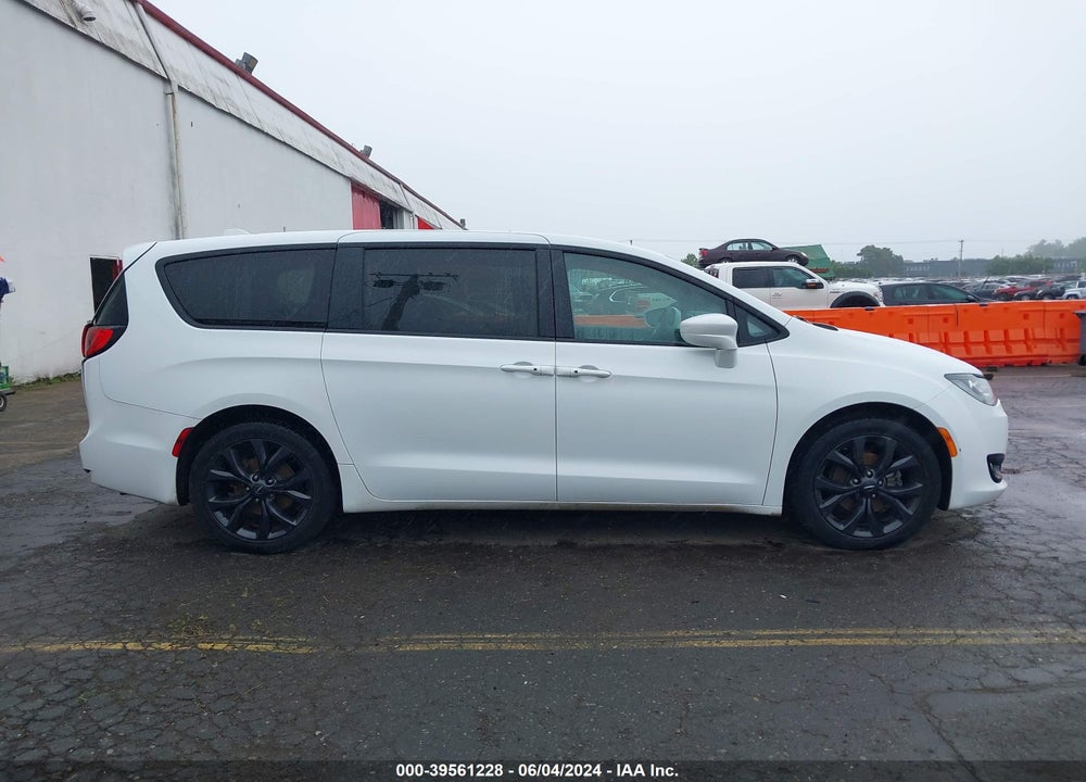 2018 CHRYSLER PACIFICA TOURING PLUS VIN: 2C4RC1FG3JR234679