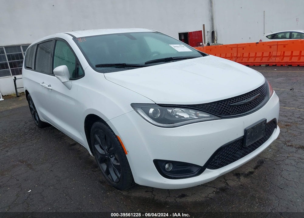 2018 CHRYSLER PACIFICA TOURING PLUS VIN: 2C4RC1FG3JR234679