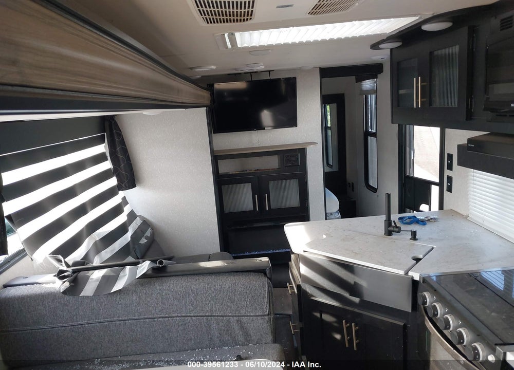 2022 FORE GREY WOLF VIN: 4X4TCKB21N9136620