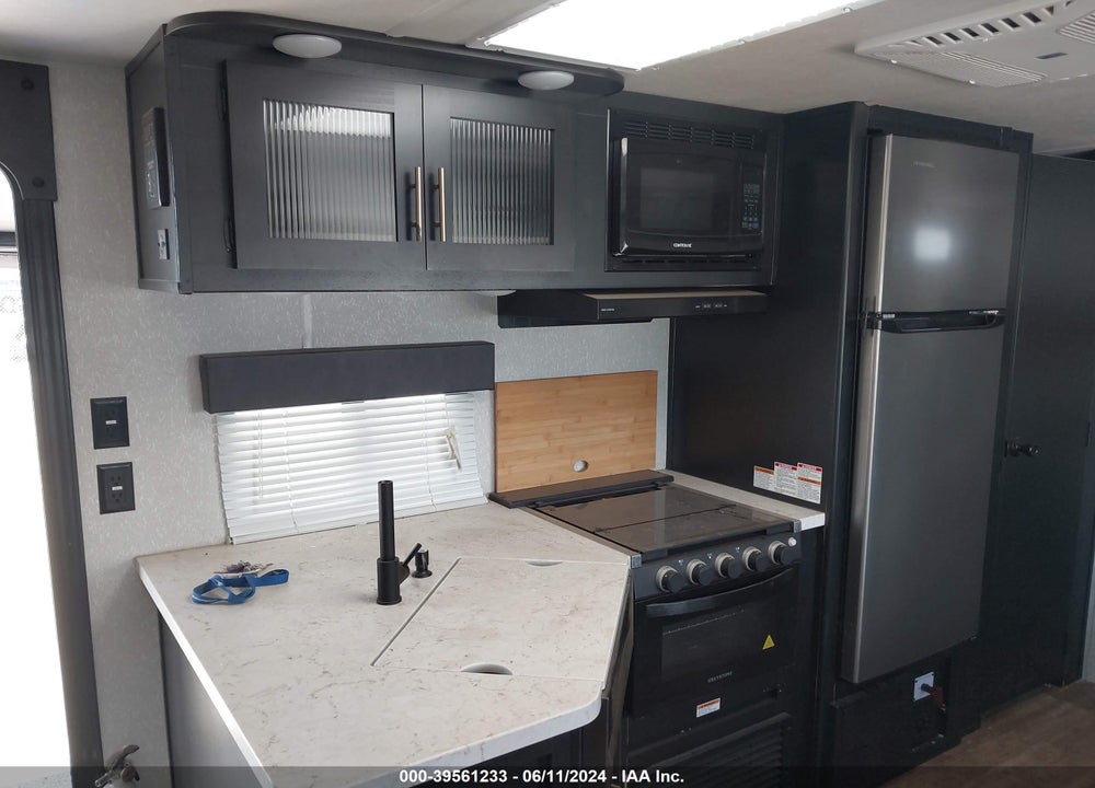 2022 FORE GREY WOLF VIN: 4X4TCKB21N9136620