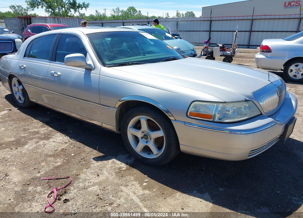 2008 LINCOLN TOWN CAR SIGNATURE LIMITED VIN: 2LNHM82V08X634254