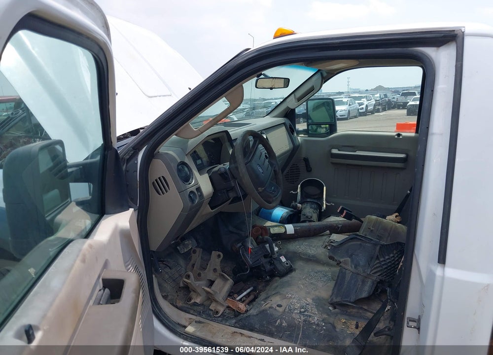 2009 FORD F-550 CHASSIS XL/XLT VIN: 1FDAF56R69EA87856