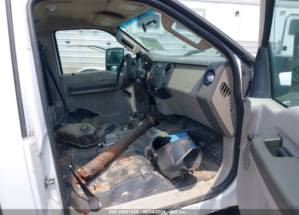 2009 FORD F-550 CHASSIS XL/XLT VIN: 1FDAF56R69EA87856