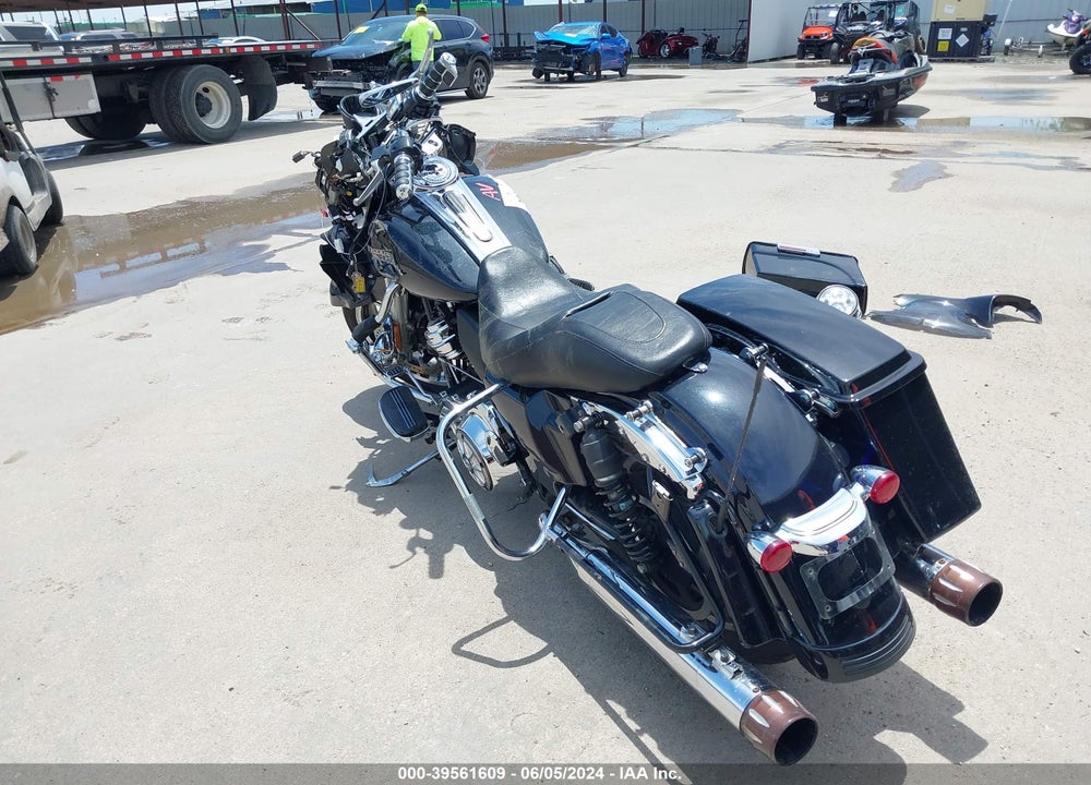 2013 HARLEY-DAVIDSON FLHX STREET GLIDE VIN: 1HD1KBM11DB669125