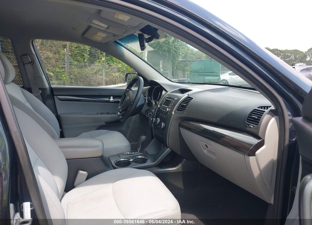 2012 KIA SORENTO LX VIN: 5XYKT3A67CG290238