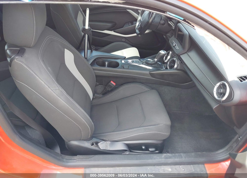 2019 CHEVROLET CAMARO 1LT VIN: 1G1FB1RS9K0136508
