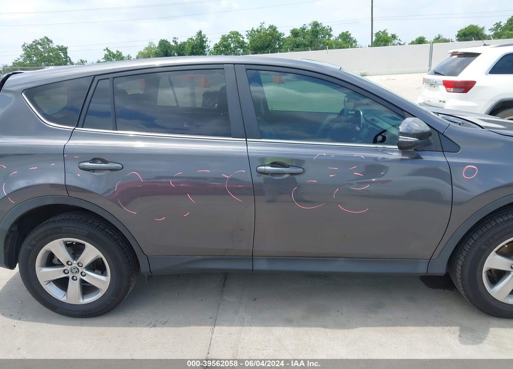 2015 TOYOTA RAV4 XLE VIN: 2T3WFREV8FW204535