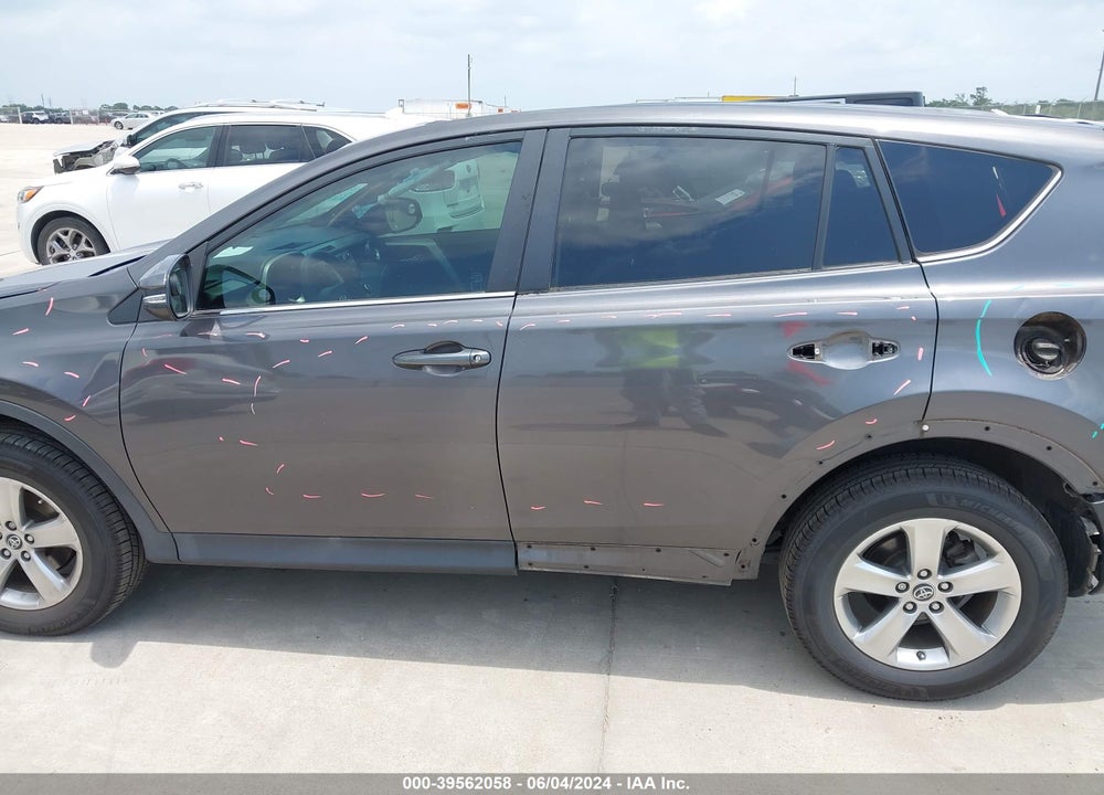 2015 TOYOTA RAV4 XLE VIN: 2T3WFREV8FW204535