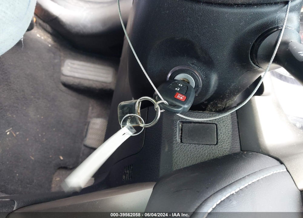 2015 TOYOTA RAV4 XLE VIN: 2T3WFREV8FW204535