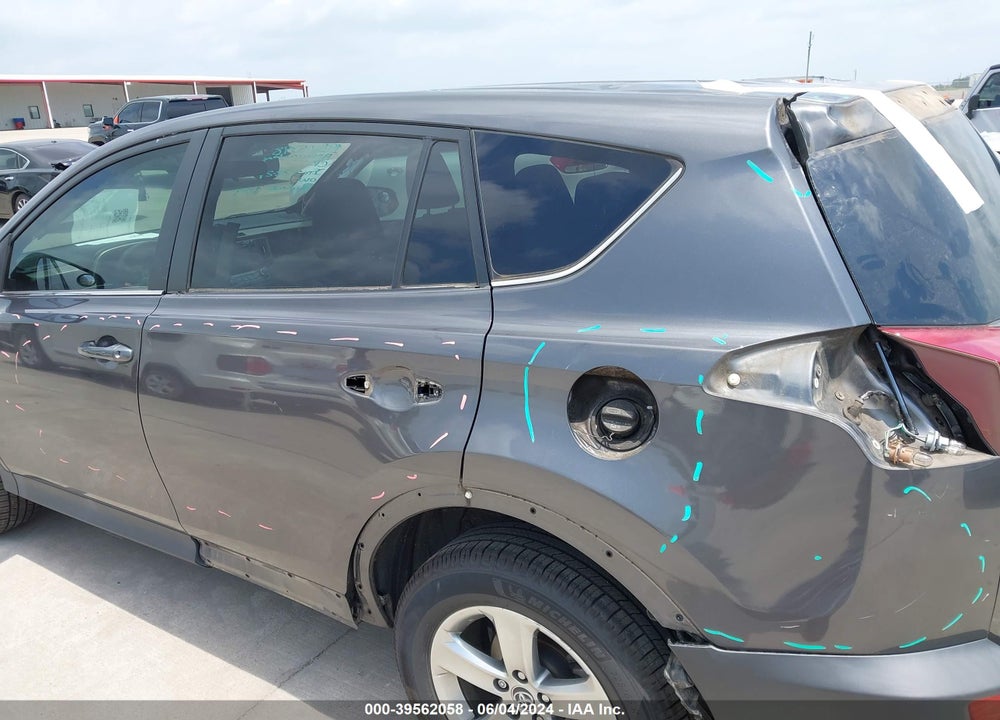 2015 TOYOTA RAV4 XLE VIN: 2T3WFREV8FW204535