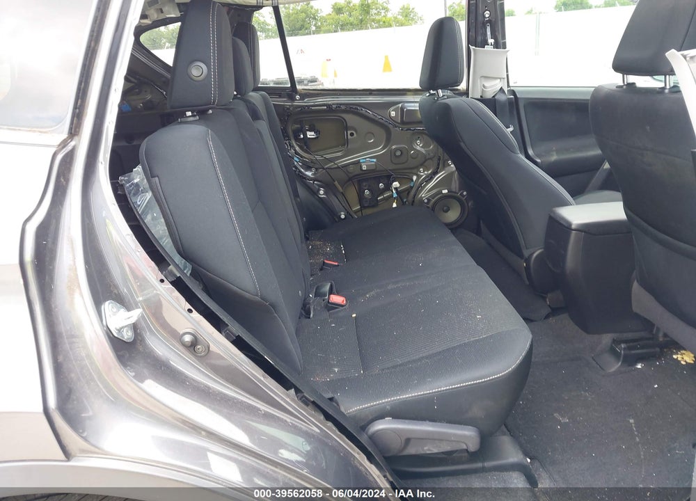 2015 TOYOTA RAV4 XLE VIN: 2T3WFREV8FW204535