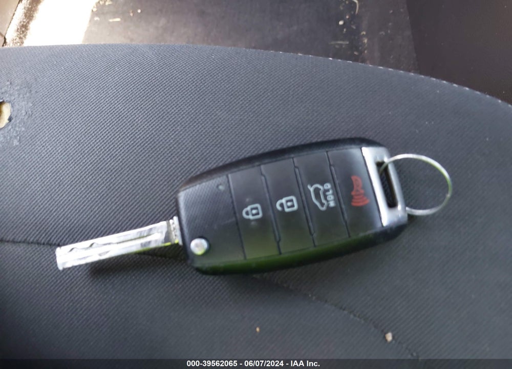 2015 KIA SOUL VIN: KNDJN2A27F7125000