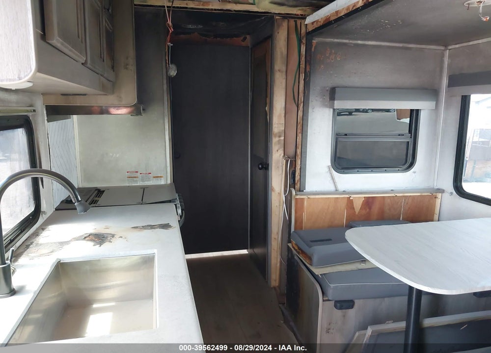 2022 FORE SURVEYOR VIN: 4X4TSVA29NL044258