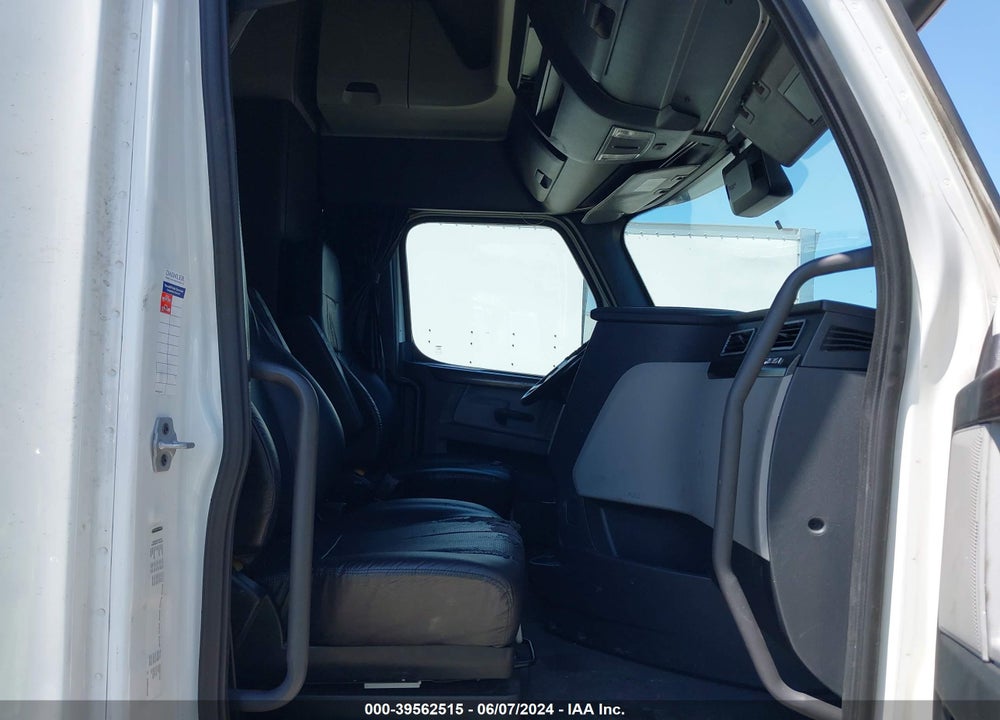 2020 FREIGHTLINER NEW CASCADIA 126 VIN: 3AKJHHDR7LSLV3890