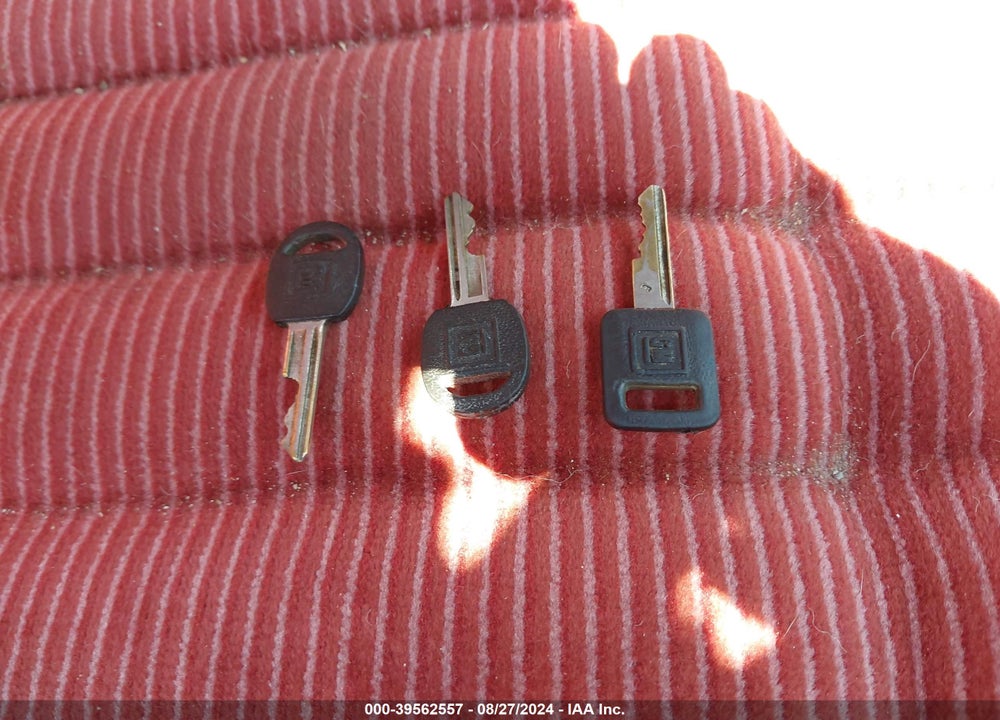 1993 GMC SIERRA C1500 VIN: 1GTEC14K1PE521319