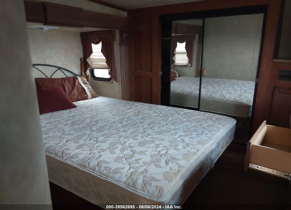 2009 KZ DURANGO 5TH WHEEL 36' VIN: 4EZFD332196103790