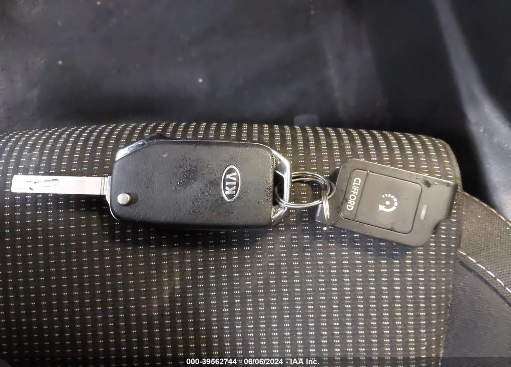 2019 KIA FORTE LXS VIN: 3KPF24AD1KE061042