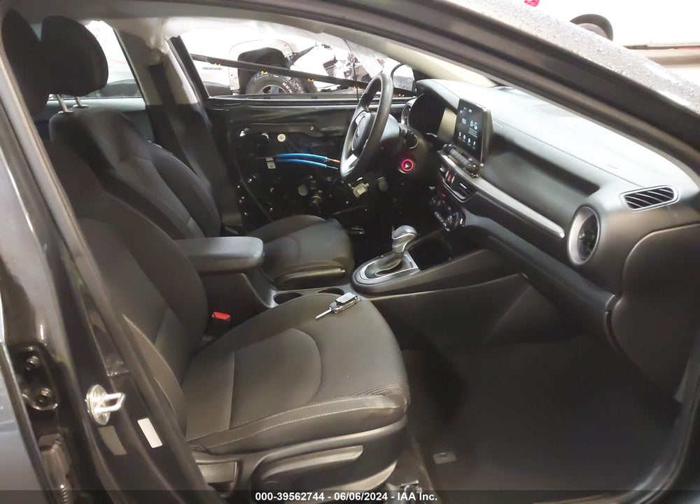2019 KIA FORTE LXS VIN: 3KPF24AD1KE061042