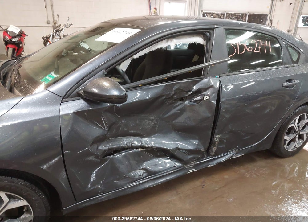 2019 KIA FORTE LXS VIN: 3KPF24AD1KE061042