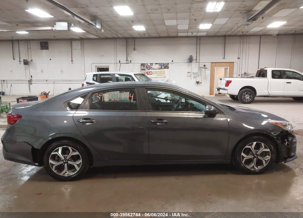 2019 KIA FORTE LXS VIN: 3KPF24AD1KE061042