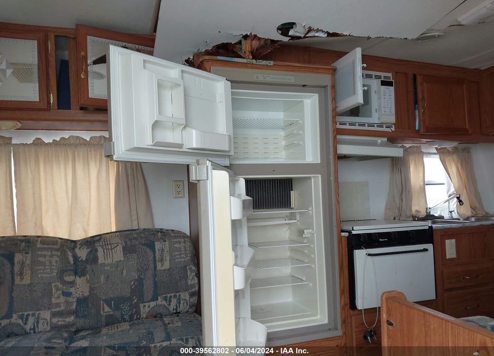 2000 TERRY TRAVEL TRAILER VIN: 1EA1T2625Y2894970