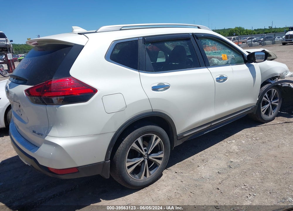 2017 NISSAN ROGUE SL VIN: 5N1AT2MV1HC773420
