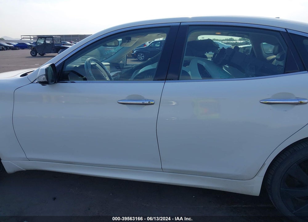 2015 INFINITI Q70 3.7 VIN: JN1BY1APXFM542097