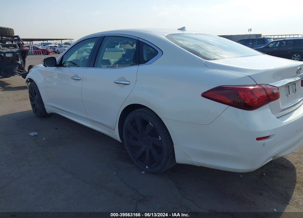 2015 INFINITI Q70 3.7 VIN: JN1BY1APXFM542097