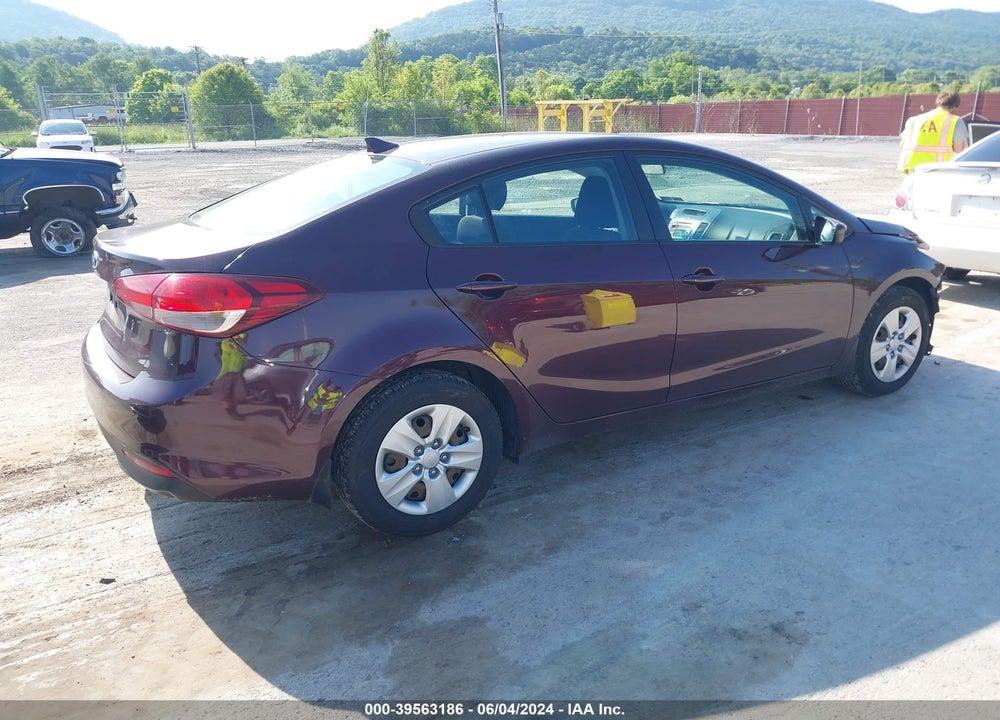 2018 KIA FORTE LX VIN: 3KPFK4A74JE239275