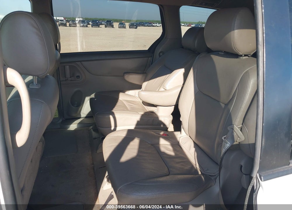 2005 TOYOTA SIENNA XLE VIN: 5TDZA22C35S225167