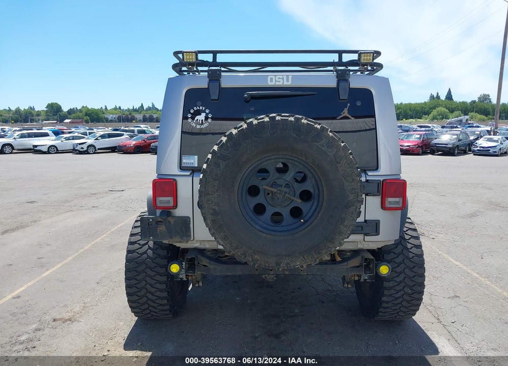 2016 JEEP WRANGLER UNLIMITED SAHARA VIN: 1C4HJWEG2GL181667