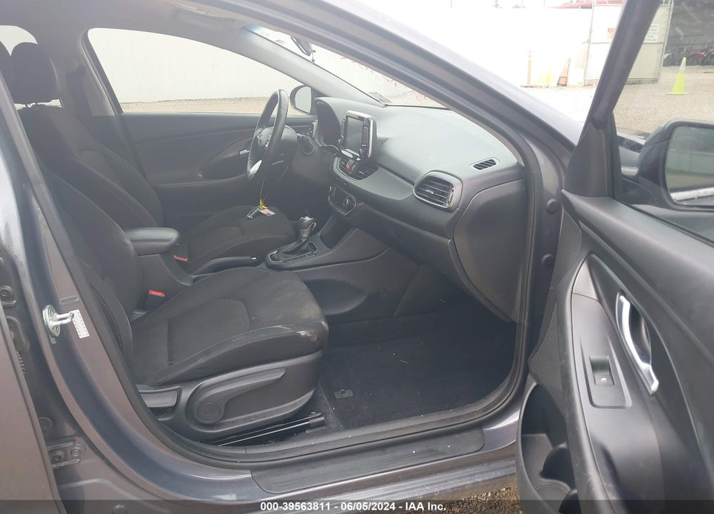 2018 HYUNDAI ELANTRA GT VIN: KMHH35LE0JU039823