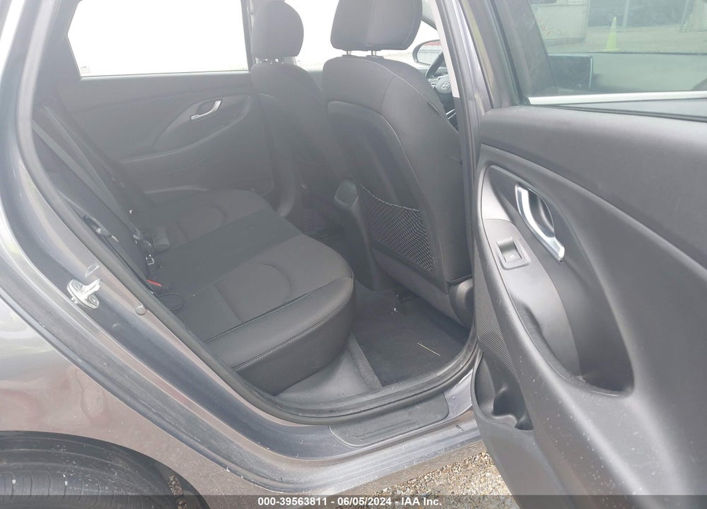 2018 HYUNDAI ELANTRA GT VIN: KMHH35LE0JU039823