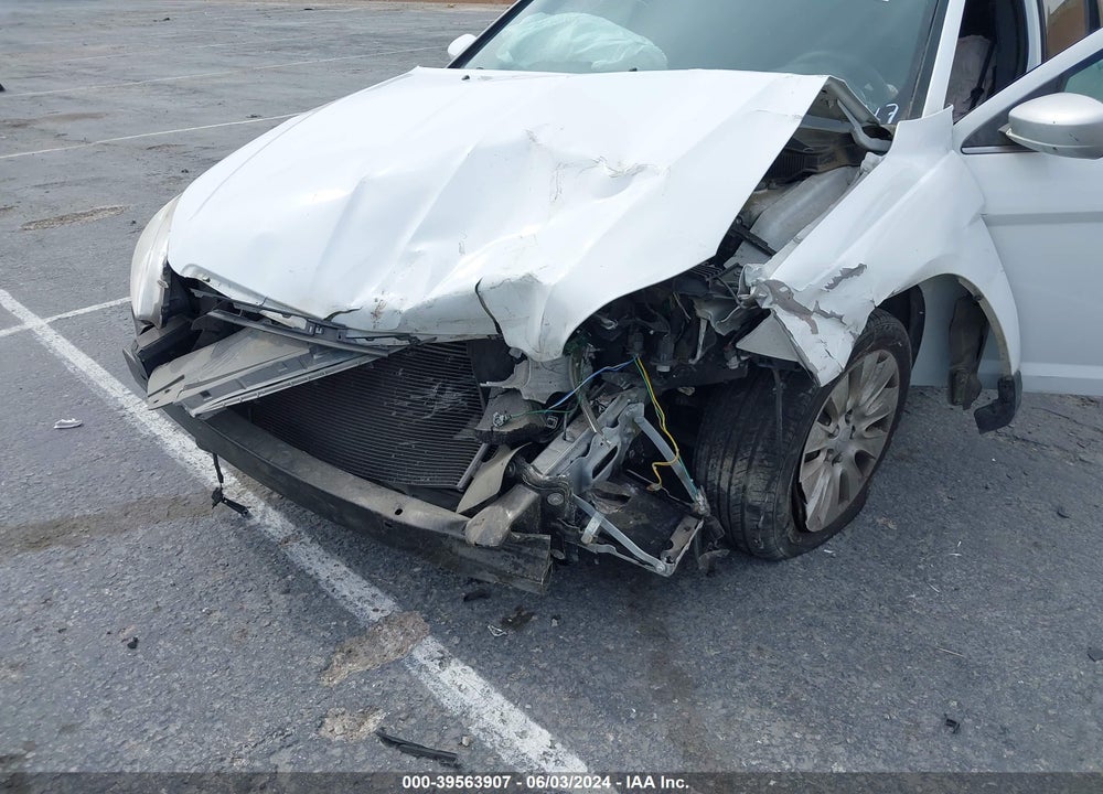 2014 CHRYSLER 200 LX VIN: 1C3CCBABXEN212113