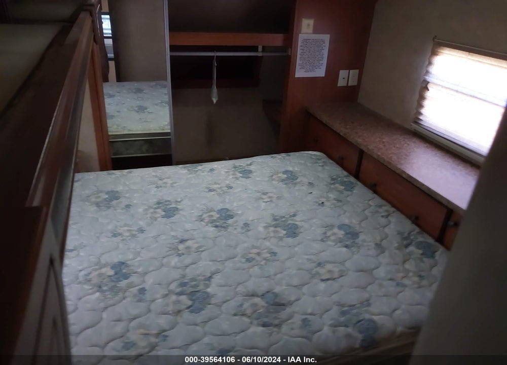 2010 FOREST RIVER SABRE VIN: 4X4FSRE28A3002396